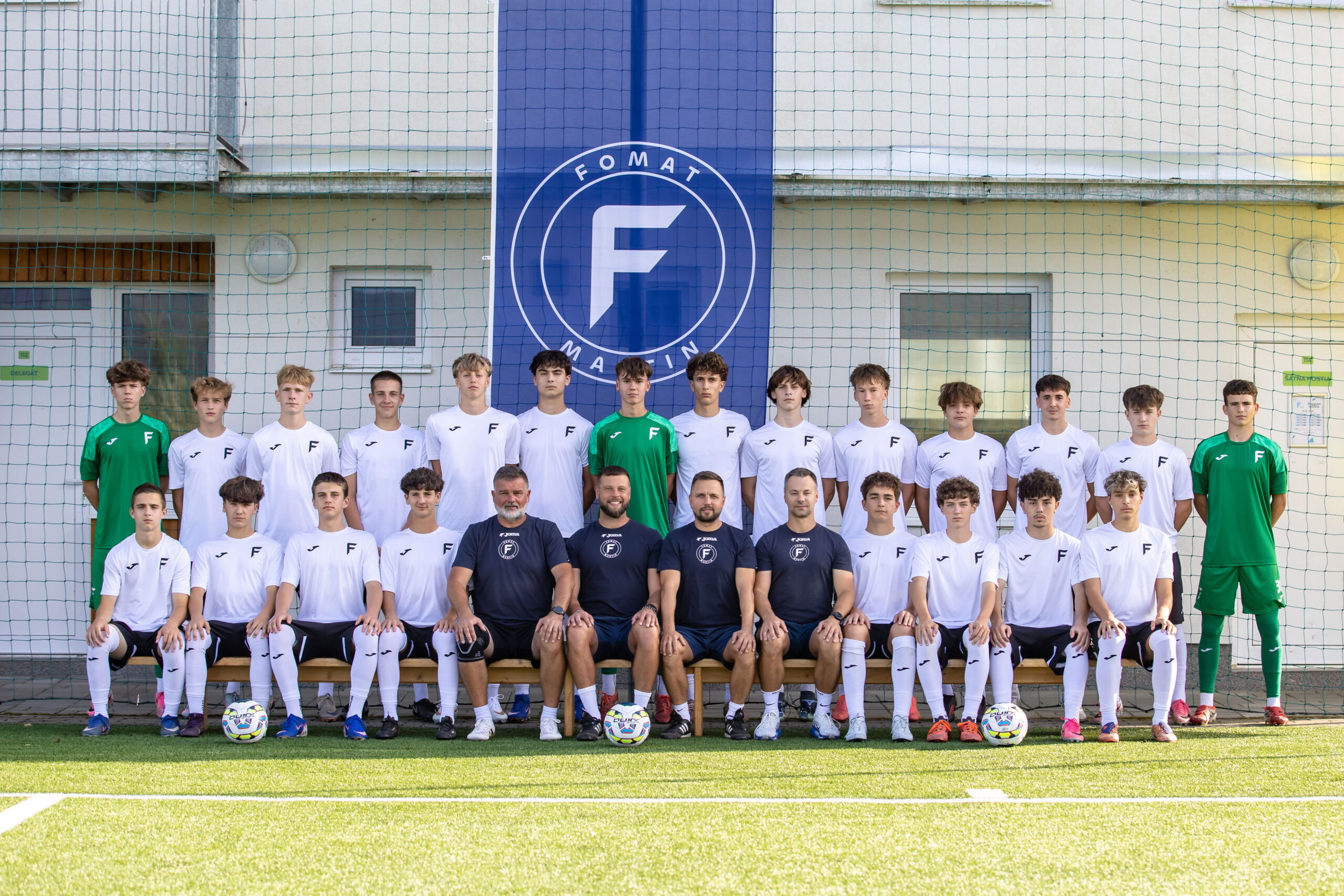 U17